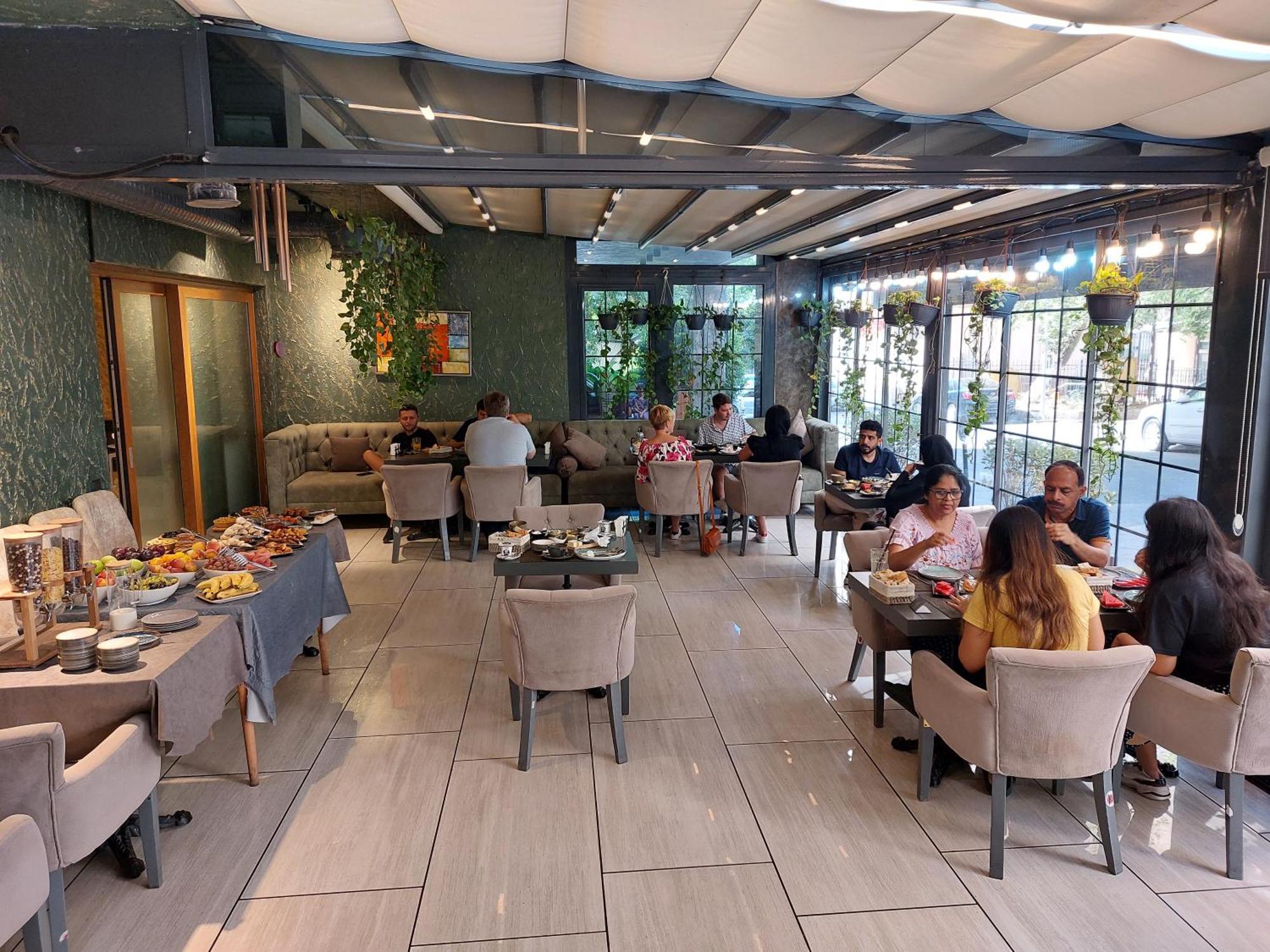 Home Boutique Hostel Baku Bagian luar foto